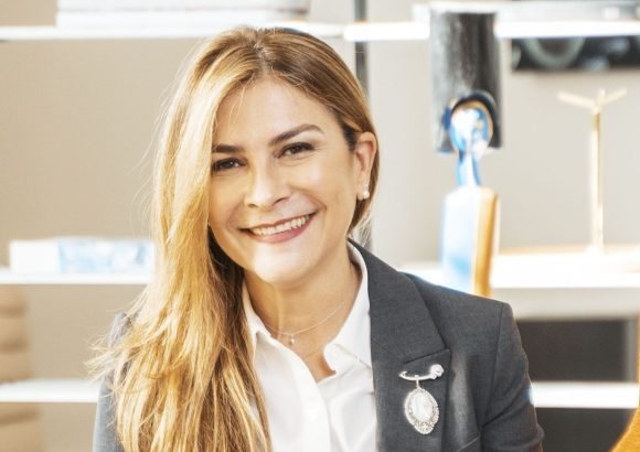 Santo Domingo Puts Larimar in the Spotlight as City Mayor Named Gemstone Ambassador