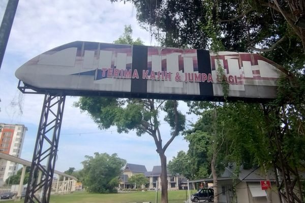 Melaka's RM16.5 Million Monorail Now Sits Silent — and You Can Walk Right Up to It