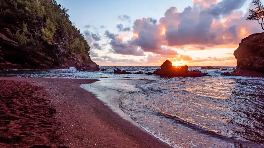 Eight Hidden Hawaiian Beaches Where You Won't Fight for Towel Space