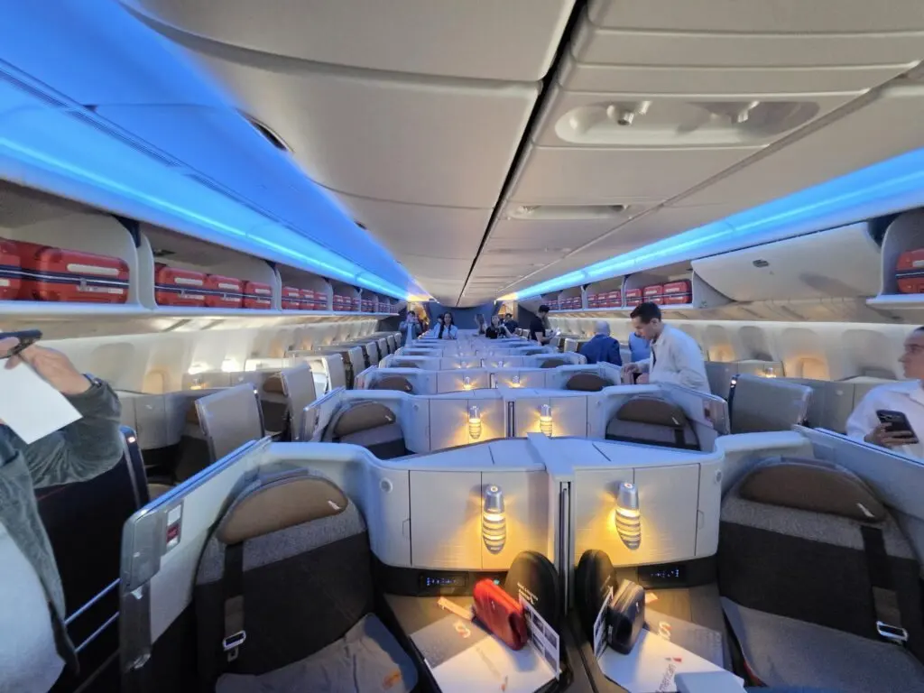 American Airlines May Bring Starlink To Its Entire Boeing Fleet — What It Means For Passengers