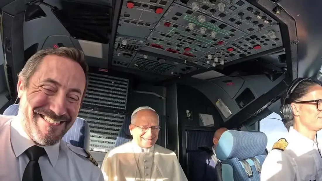 Pope Leo XIV Adds Another Cockpit Visit to His Growing Aviation CV — This Time on Air France