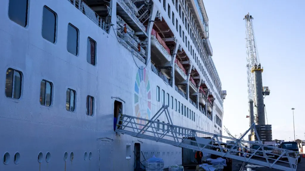 Cape Town cruise season opens with a Peace Boat arrival