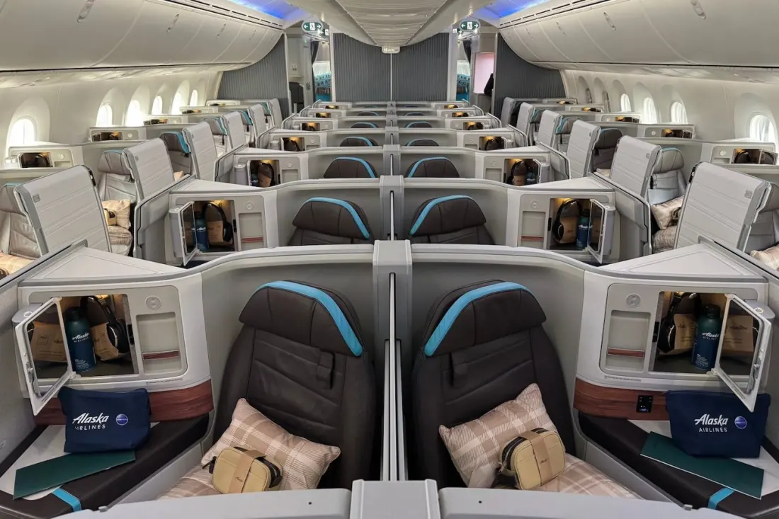 Alaska and Hawaiian flyers must pick an Atmos Rewards earning style before 2027 — here's how to choose