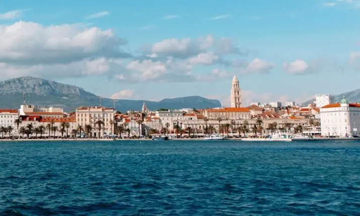 Split hosts the MED9 summit this week — and football fans are adding to the traffic chaos