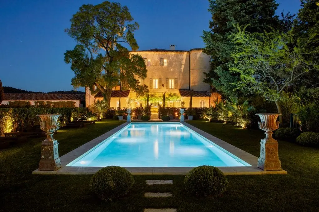 Airbnb Is Bringing Back Luxe, Its High-End Homes Program