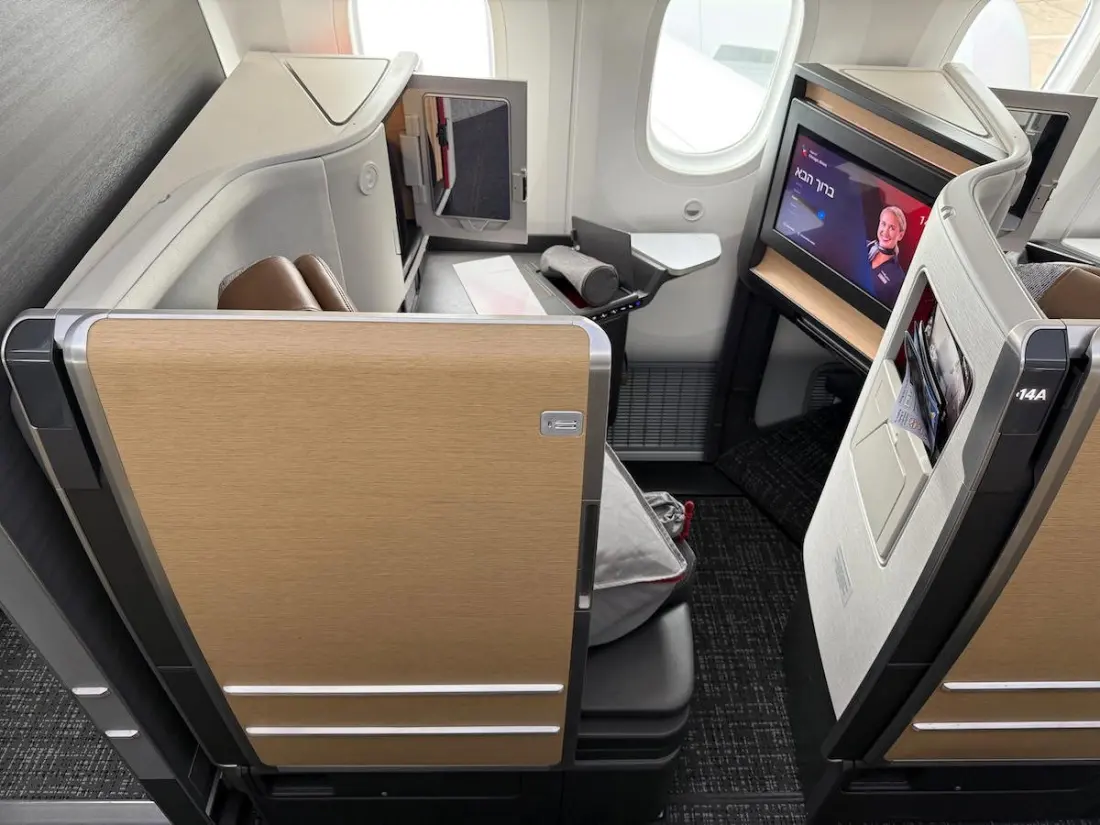 American Airlines Will Guarantee Business Class Upgrades Over the Holidays — For a Day Only