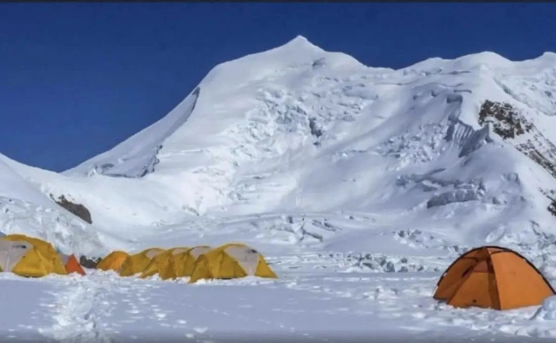 Late monsoon storm hits Nepal's Himalaya: avalanche on Himlung, Manaslu climbs called off