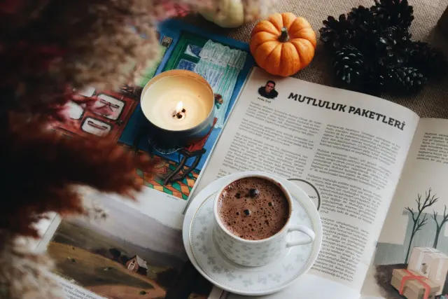 Pack Autumn In Your Suitcase: 5 Small Items That Bring Fall Vibes Anywhere