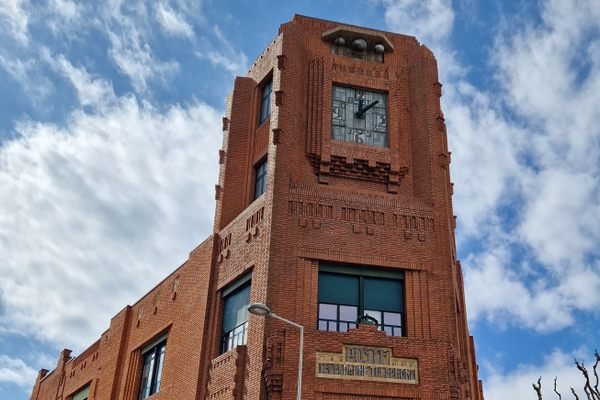 Poste Thiers: Nice's Art Deco Post Office Built From 300,000 Imported Bricks