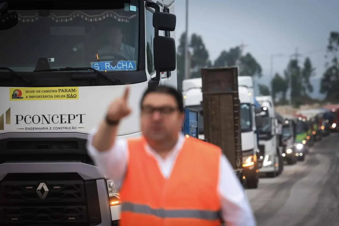 Go-slow truck convoy crawls from Porto towards Coimbra in fuel price protest