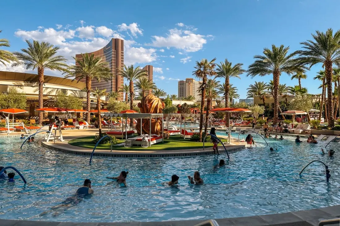 Hilton Honors Amex Surpass: why a $150 hotel card keeps winning over frequent guests
