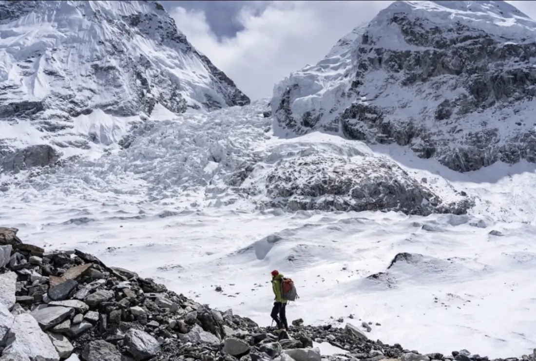A Russian Team Is Crossing the Khumbu Icefall With No Ropes or Ladders
