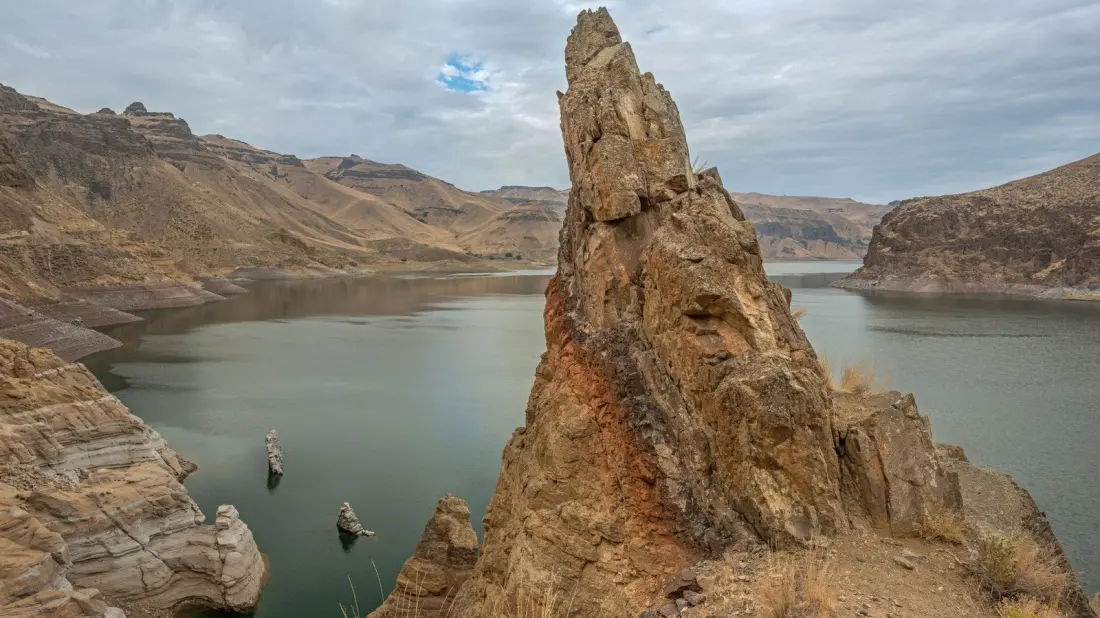 Lake Owyhee: Oregon's 53-Mile Desert Lake Where Canyon Country Replaces the Crowds