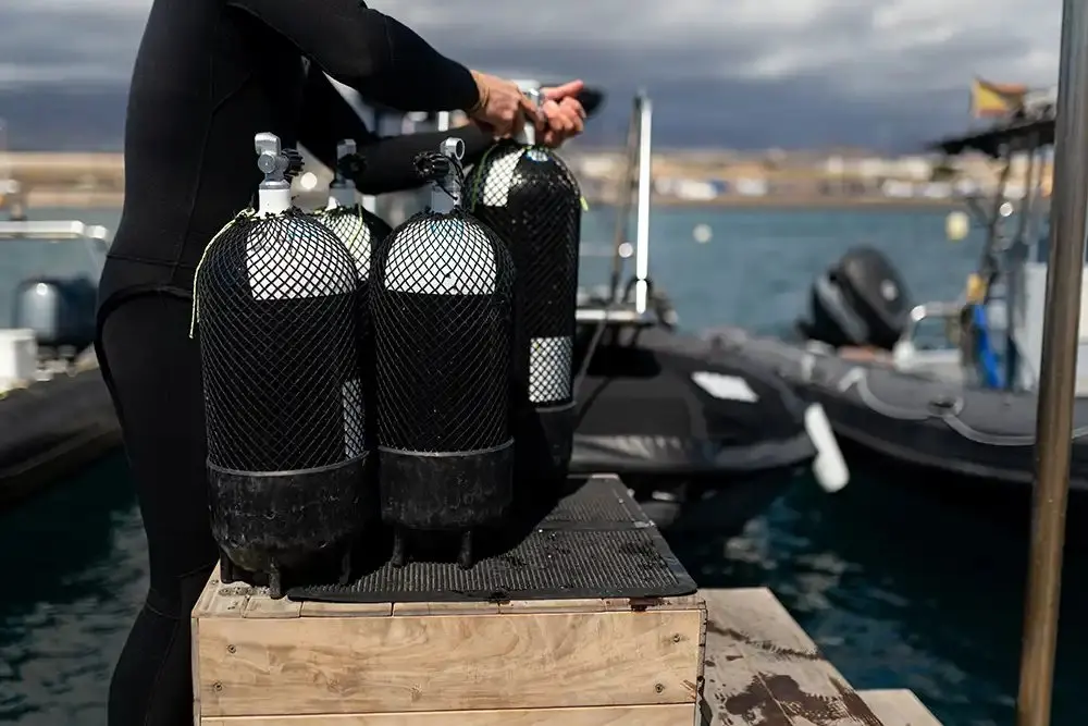 Scuba tank explodes on dive boat off Procida, seriously injuring diver