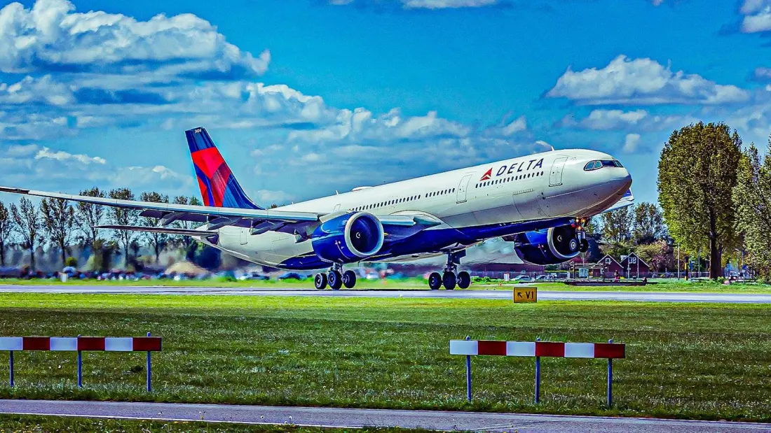 Musk vs Delta: The Wi-Fi Feud That Could Shape Your Next US Flight