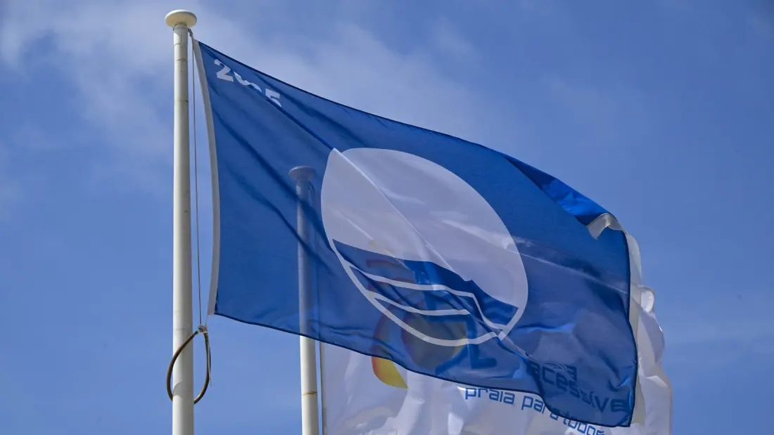 What a Blue Flag Beach Actually Means (and What It Doesn't) Before You Book