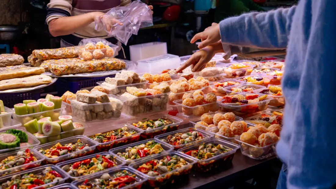 Street Food Without the Regrets: 8 Ways to Dodge Traveller's Tummy