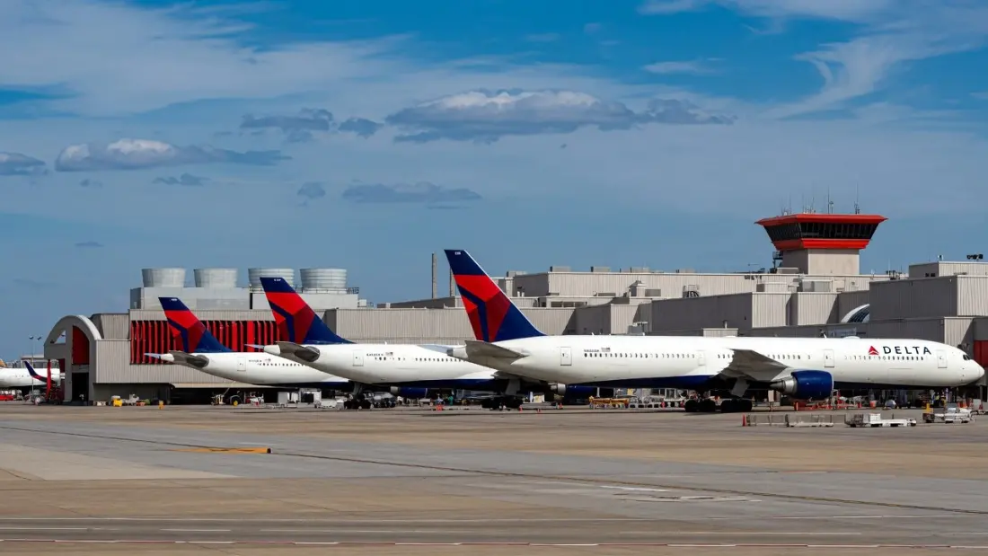 A Delta Pilot Spotted Pantyhose on an Atlanta Taxiway — and the Radio Exchange Is Peak Aviation Comedy