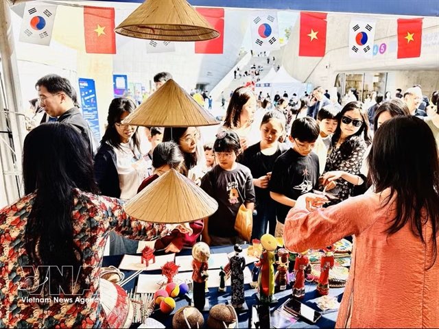 Vietnam brings the áo dài and nón lá to Seoul's culture and wellness festival