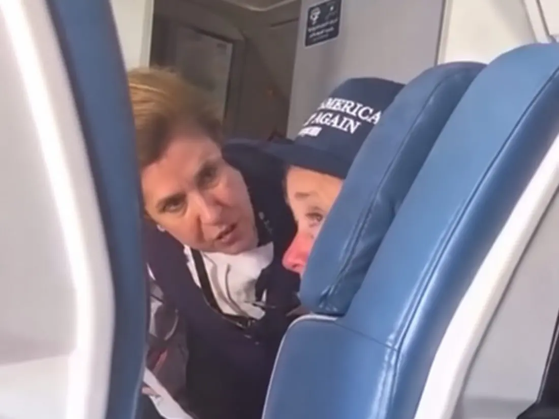 A Sky Club Session, an Inflight Break-Up and a Lesson in Cabin Etiquette