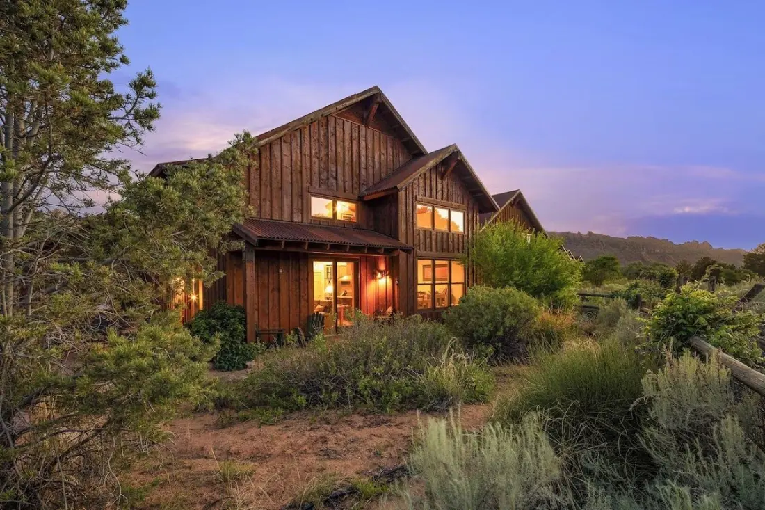 Hot Tubs After Hiking: 7 Moab Vrbos Built for Recovery Days