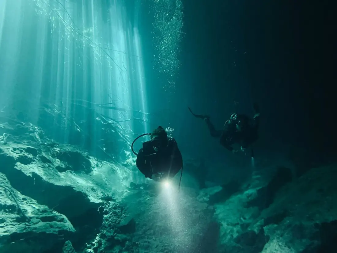 Wondergat: The sinkhole hiding South Africa's inland cave dives