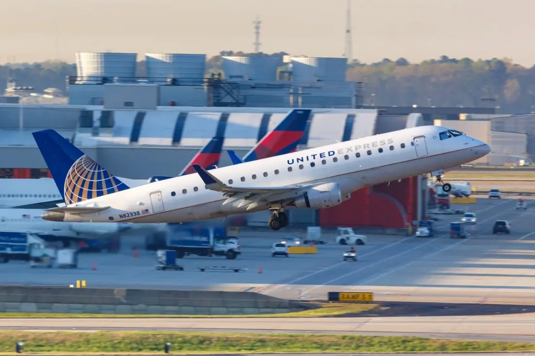 Mesa Airlines flight returns to Houston after cockpit windshield shatters mid-climb