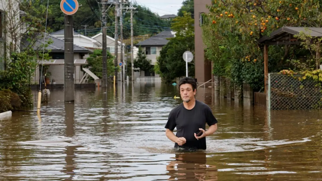 Typhoon Dujuan kills four and cuts power to 45,000 homes on Japan's Pacific coast