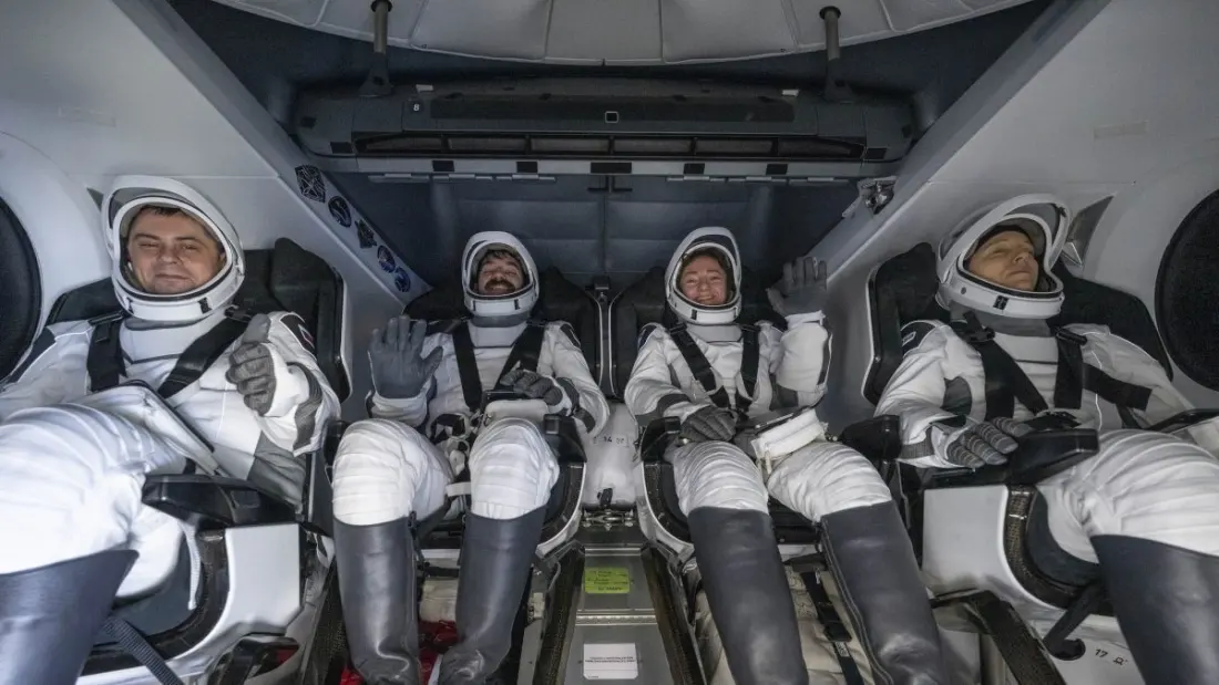 SpaceX Splashes Down Four Astronauts Off Los Angeles After Eight Months in Orbit