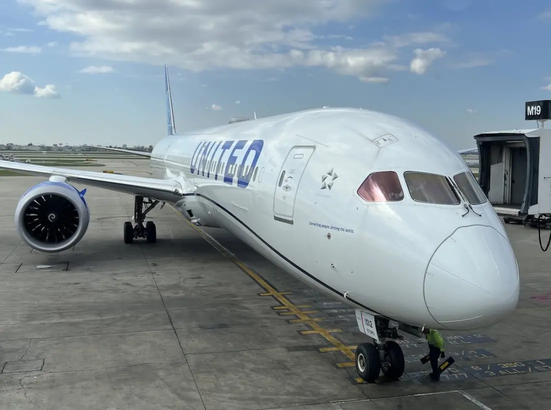 United's CEO Reads Three Hours a Day and Naps at His Desk — His Full Routine Explained