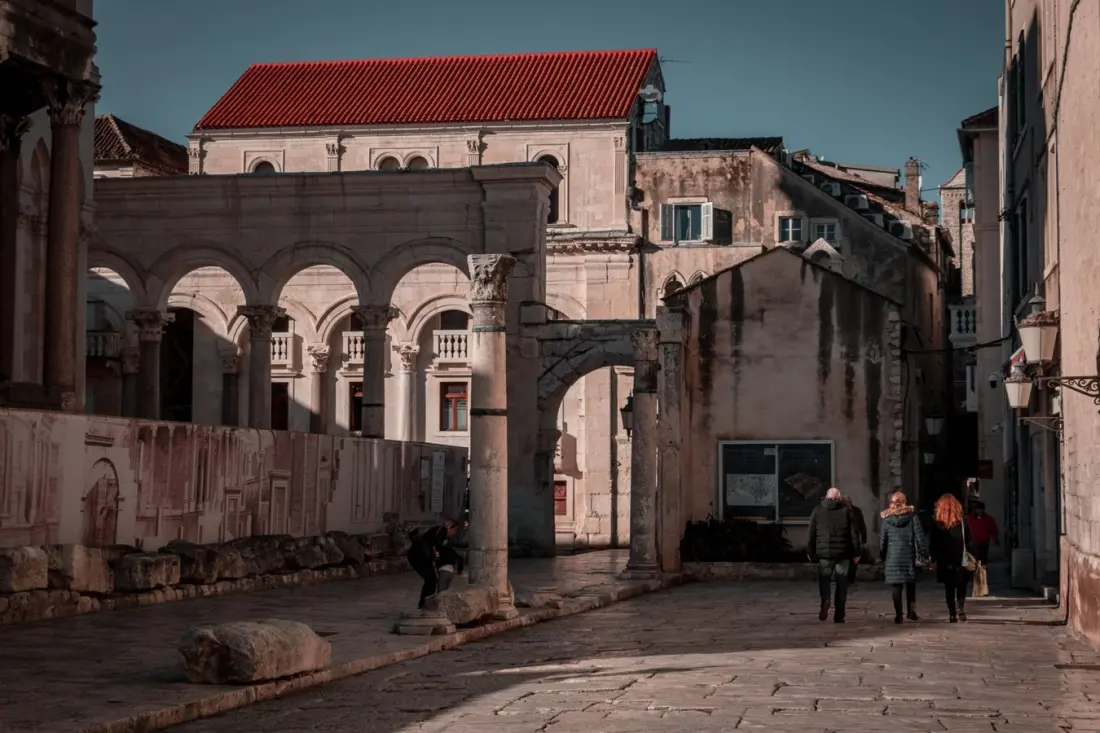 Croatia's foreign visitor numbers dip as Mediterranean rivals surge