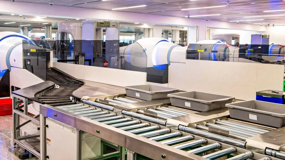 US Airport Security Is Quietly Changing: Laptops Stay Packed, Oversized Bags Get Caught, and Face Scans Spread
